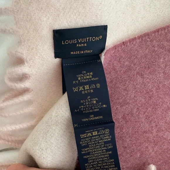 Authentic LV scarf - Picture 6 of 9